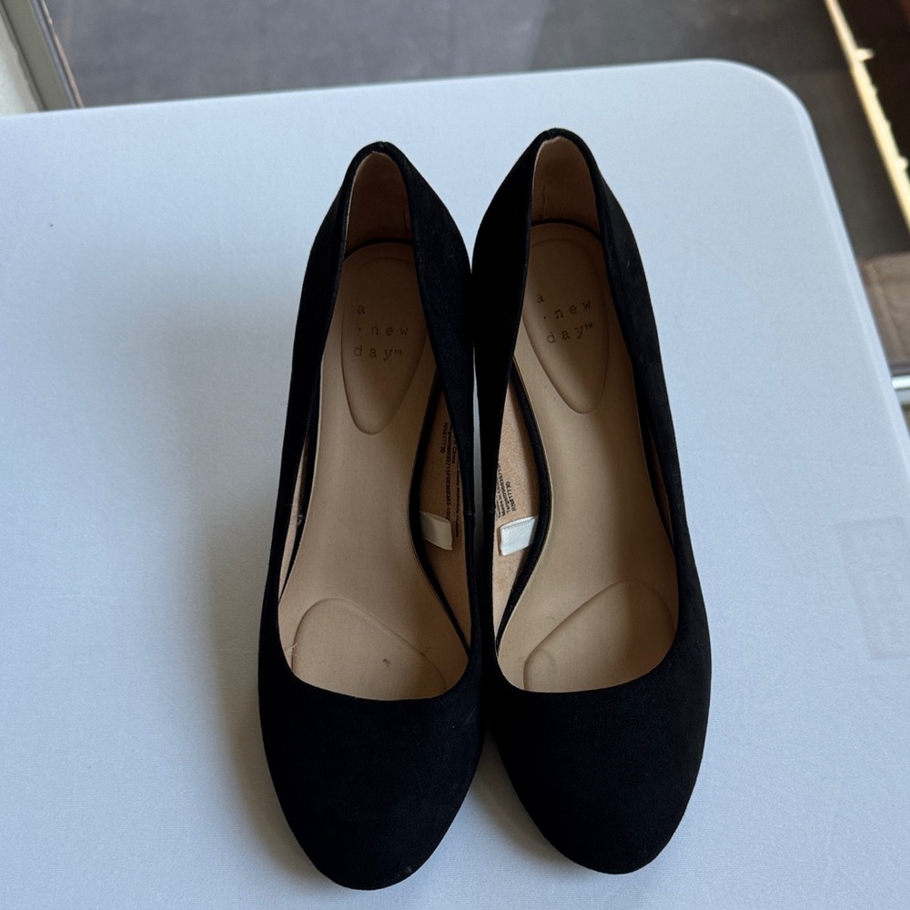 A New Day Classic Black Heels size 6.5